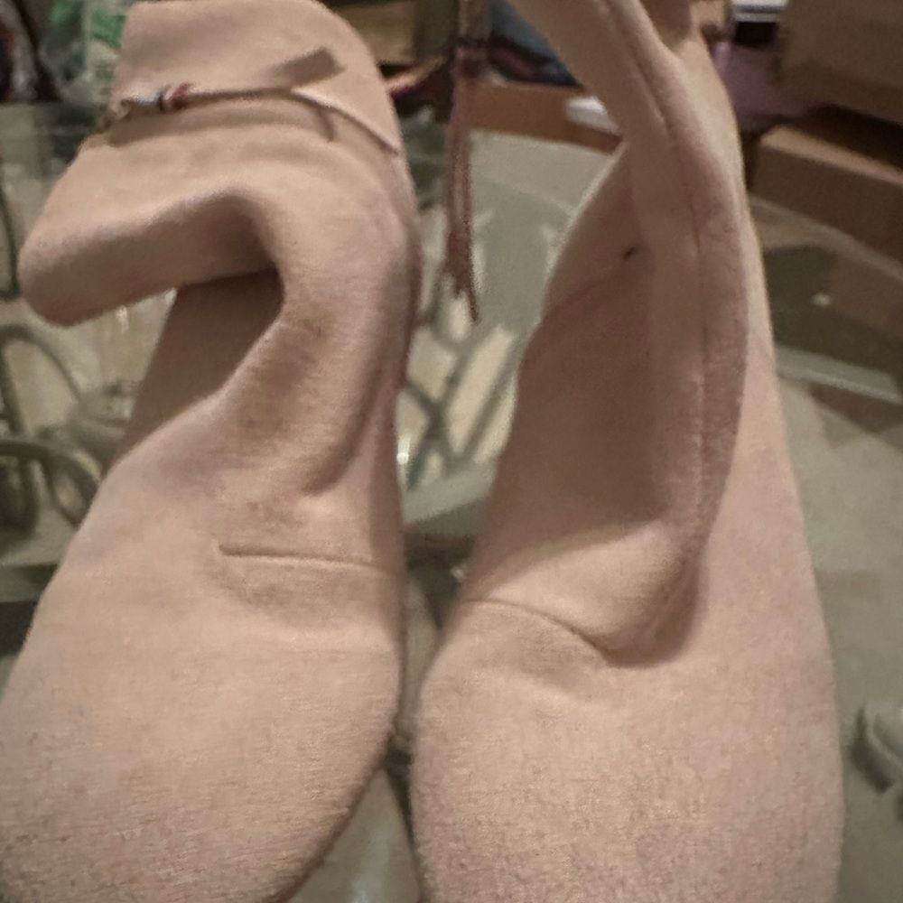 Tom’s Light Pink suede style booties - Picture 2 of 11